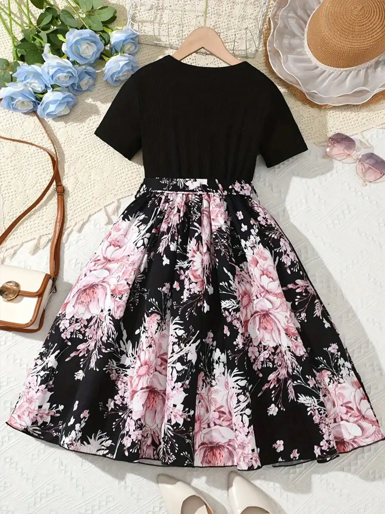 2026 Casual Sweet Girl Patchwork Floral Short-Sleeved Dress, Solid Color Round Neck Top, Summer Casual Floral Dress Gift