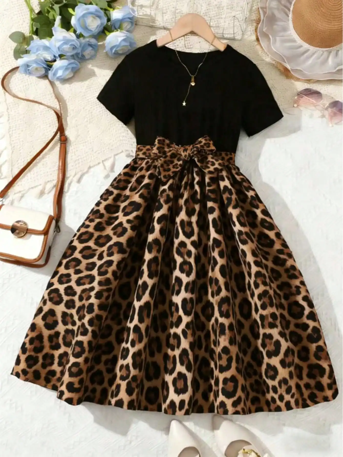 2026 Casual Sweet Girl Patchwork Floral Short-Sleeved Dress, Solid Color Round Neck Top, Summer Casual Floral Dress Gift