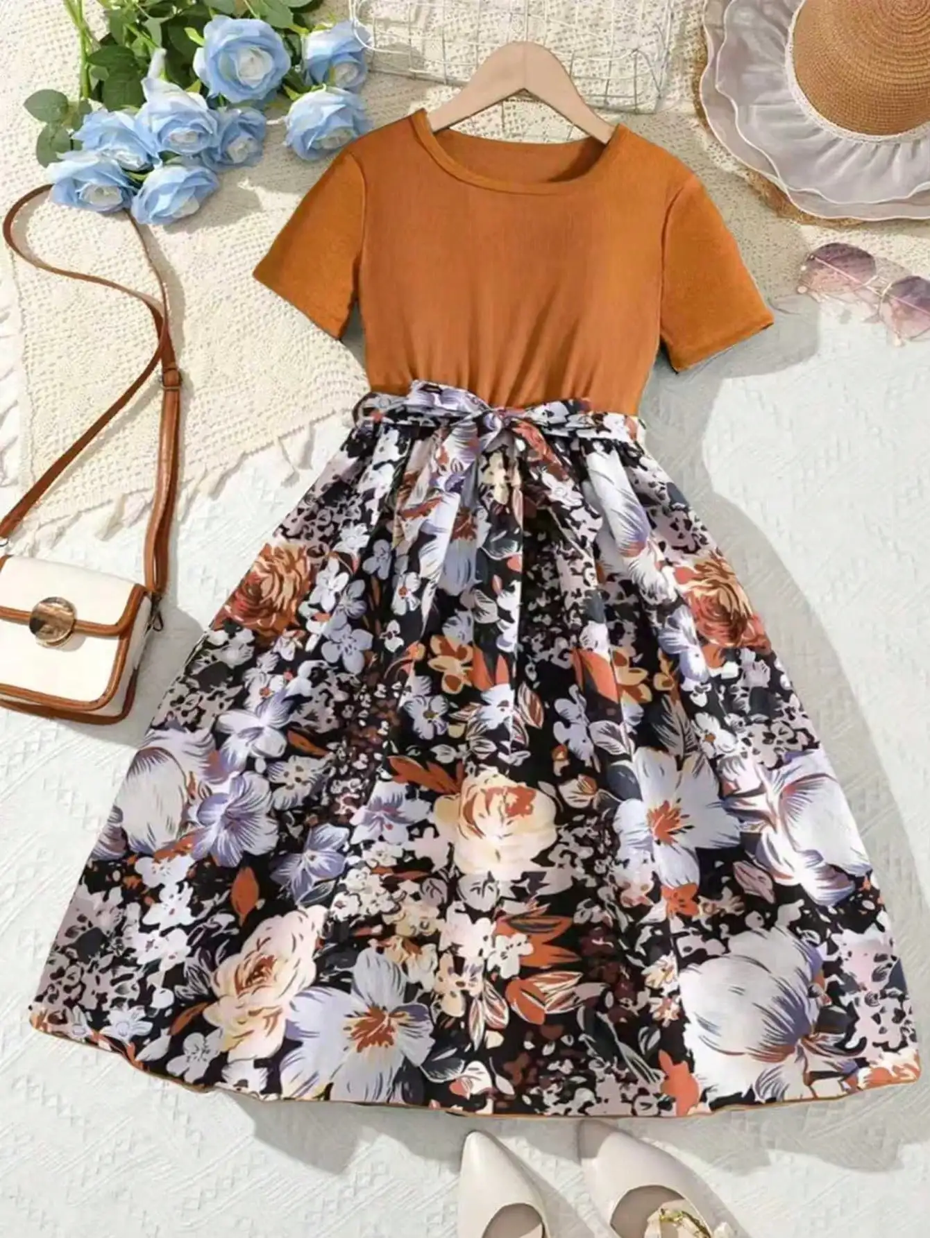 2026 Casual Sweet Girl Patchwork Floral Short-Sleeved Dress, Solid Color Round Neck Top, Summer Casual Floral Dress Gift