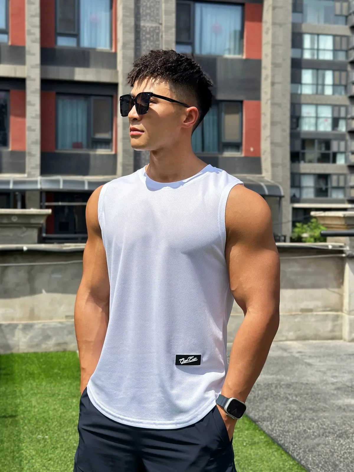 Vest 2026 Trend Men's Sleeveless Breathable Quick-drying Pullover Solid Color Crewneck Mesh Sports Fitness Vest Summer New