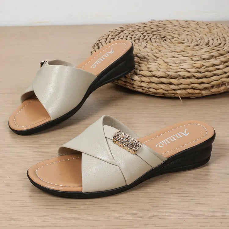 Summer Round Headed Sexy and Elegant Party Slippers Fashionable Hot Selling New Plus Size Women's Outdoor Beach Slippers