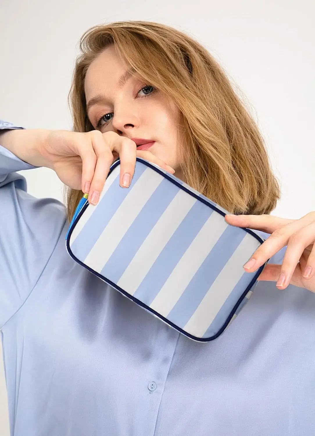 Large Striped Portable Cosmetic Bag For Women Tassel Zipper Makeup Bag Large Capacity Pouch Bags Casual Tote with Zipper Closure