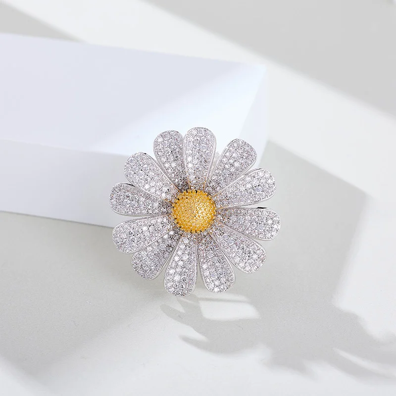 Light luxury zircon daisy sunflower brooch simple and elegant luxury neckline decorative pin summer anti-exposure buckle