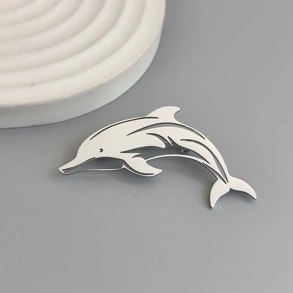 Original design hollow dolphin gold-plated stainless steel brooch, waterproof and non-fading brooch, suit accessories