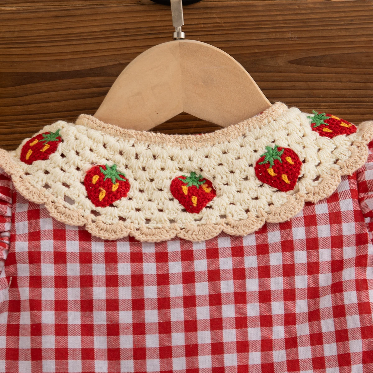 Baby Girl Dresses Summer Cotton Checkered Strawberry Pattern Girls Dresses Sweet Sleeveless Beach Baby Clothing