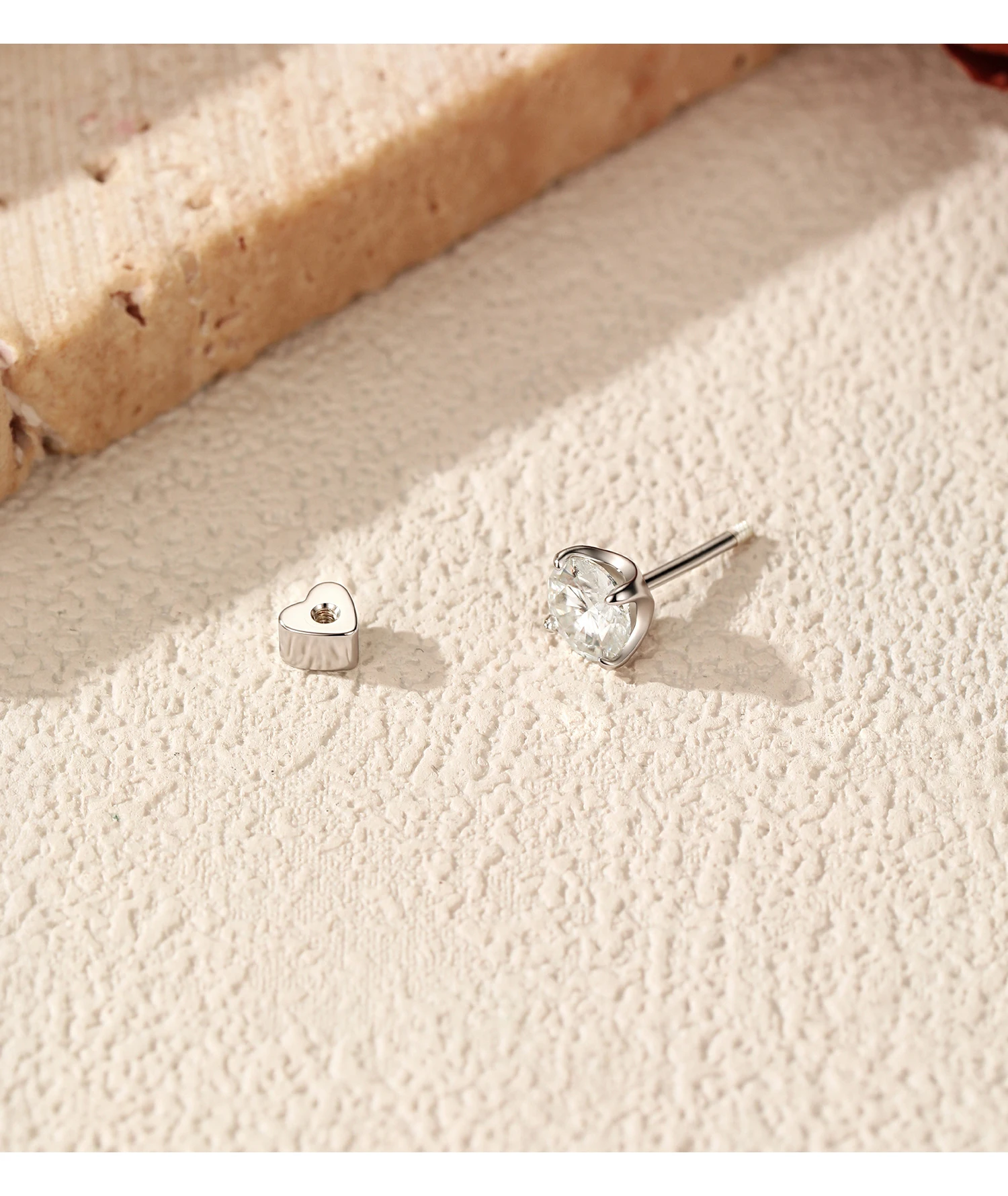 MODIAN 0.5CT D Color Cartilage Studs Moissanite 925 Sterling Sliver Neutral Simple Heart Screw Stud Earrings For Women Jewelry