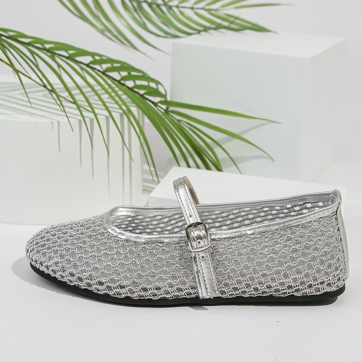 2026 Summer Designer Cosy Mesh Heels Women Flat Shoes Fashion Round Toe Buckle Strap Casual Outdoor Dress Sandals