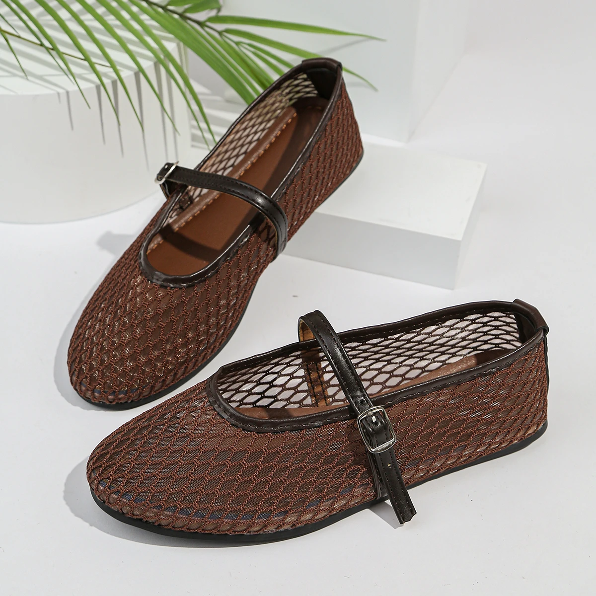 2026 Summer Designer Cosy Mesh Heels Women Flat Shoes Fashion Round Toe Buckle Strap Casual Outdoor Dress Sandals