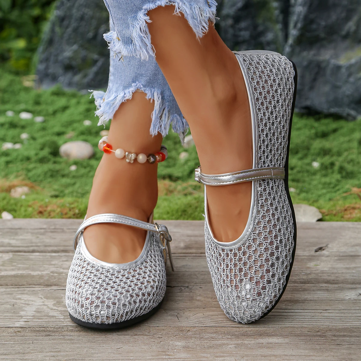 2026 Summer Designer Cosy Mesh Heels Women Flat Shoes Fashion Round Toe Buckle Strap Casual Outdoor Dress Sandals