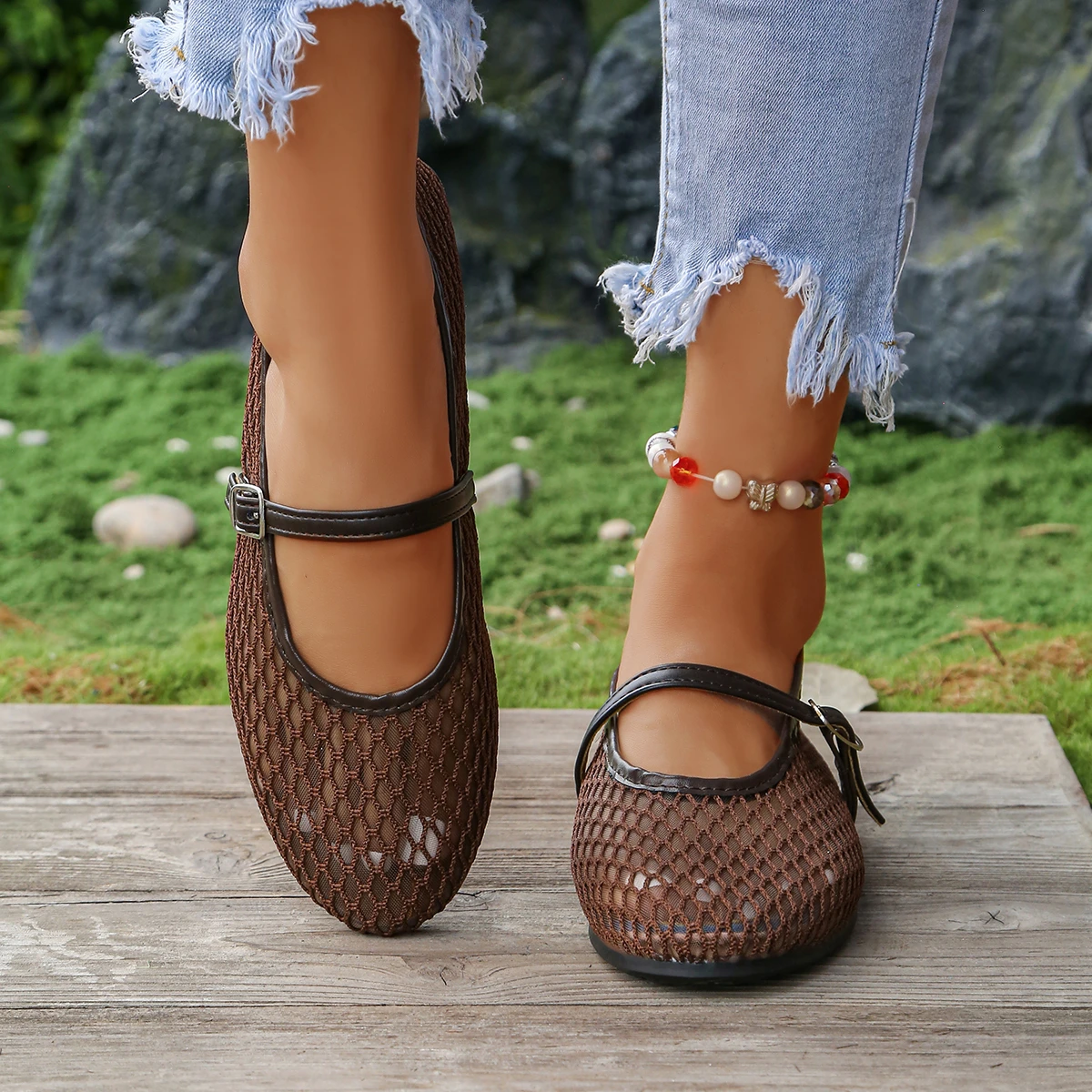 2026 Summer Designer Cosy Mesh Heels Women Flat Shoes Fashion Round Toe Buckle Strap Casual Outdoor Dress Sandals