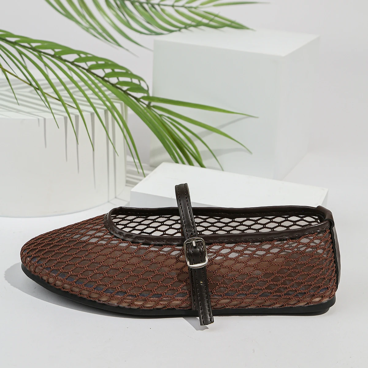 2026 Summer Designer Cosy Mesh Heels Women Flat Shoes Fashion Round Toe Buckle Strap Casual Outdoor Dress Sandals