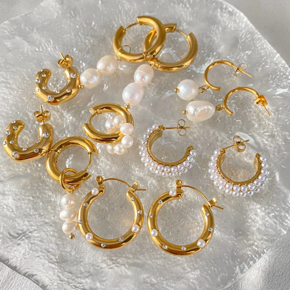 Luxury Pearl Hoop Earrings Minimalist 18K Gold Plated Pearl Charms Earrings for Girls Trendy Anniversary Birthday Jewelry Gift