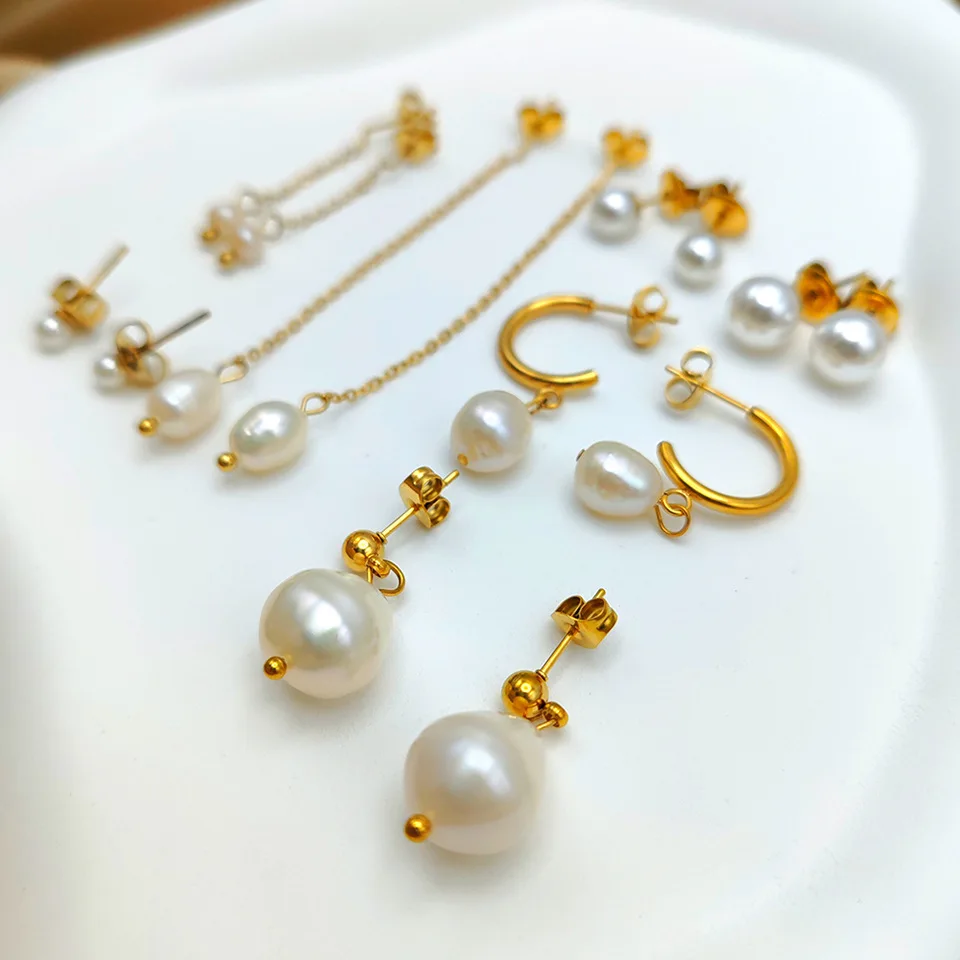 Luxury Pearl Hoop Earrings Minimalist 18K Gold Plated Pearl Charms Earrings for Girls Trendy Anniversary Birthday Jewelry Gift