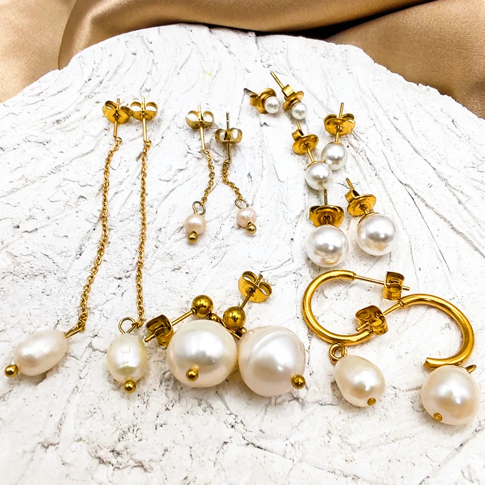 Luxury Pearl Hoop Earrings Minimalist 18K Gold Plated Pearl Charms Earrings for Girls Trendy Anniversary Birthday Jewelry Gift