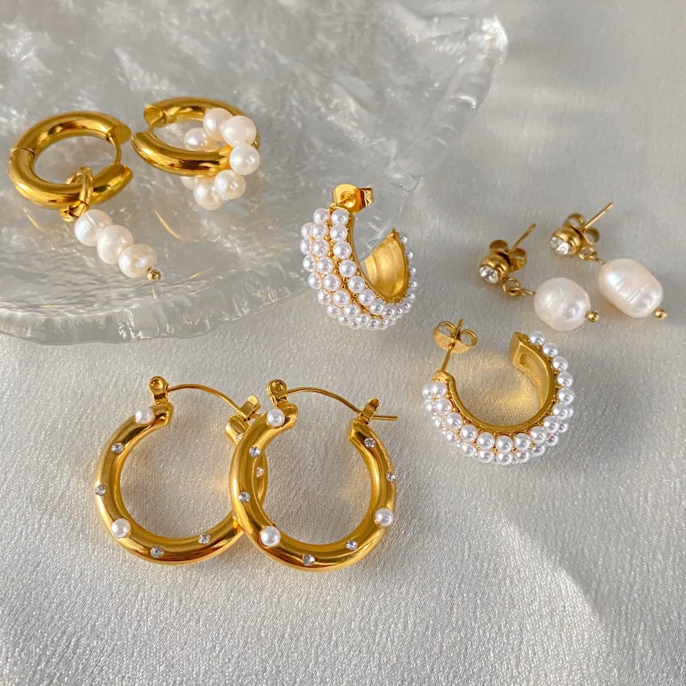 Luxury Pearl Hoop Earrings Minimalist 18K Gold Plated Pearl Charms Earrings for Girls Trendy Anniversary Birthday Jewelry Gift