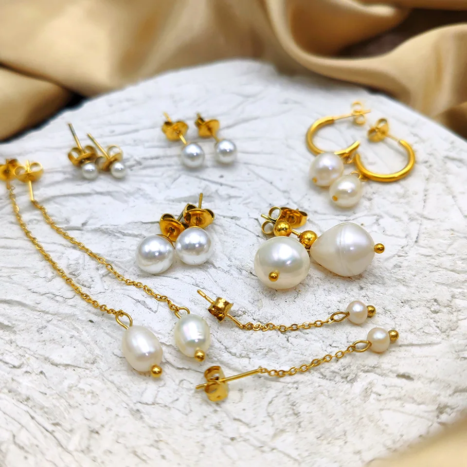 Luxury Pearl Hoop Earrings Minimalist 18K Gold Plated Pearl Charms Earrings for Girls Trendy Anniversary Birthday Jewelry Gift