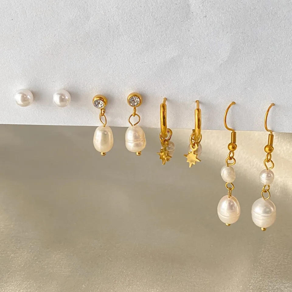 Luxury Pearl Hoop Earrings Minimalist 18K Gold Plated Pearl Charms Earrings for Girls Trendy Anniversary Birthday Jewelry Gift
