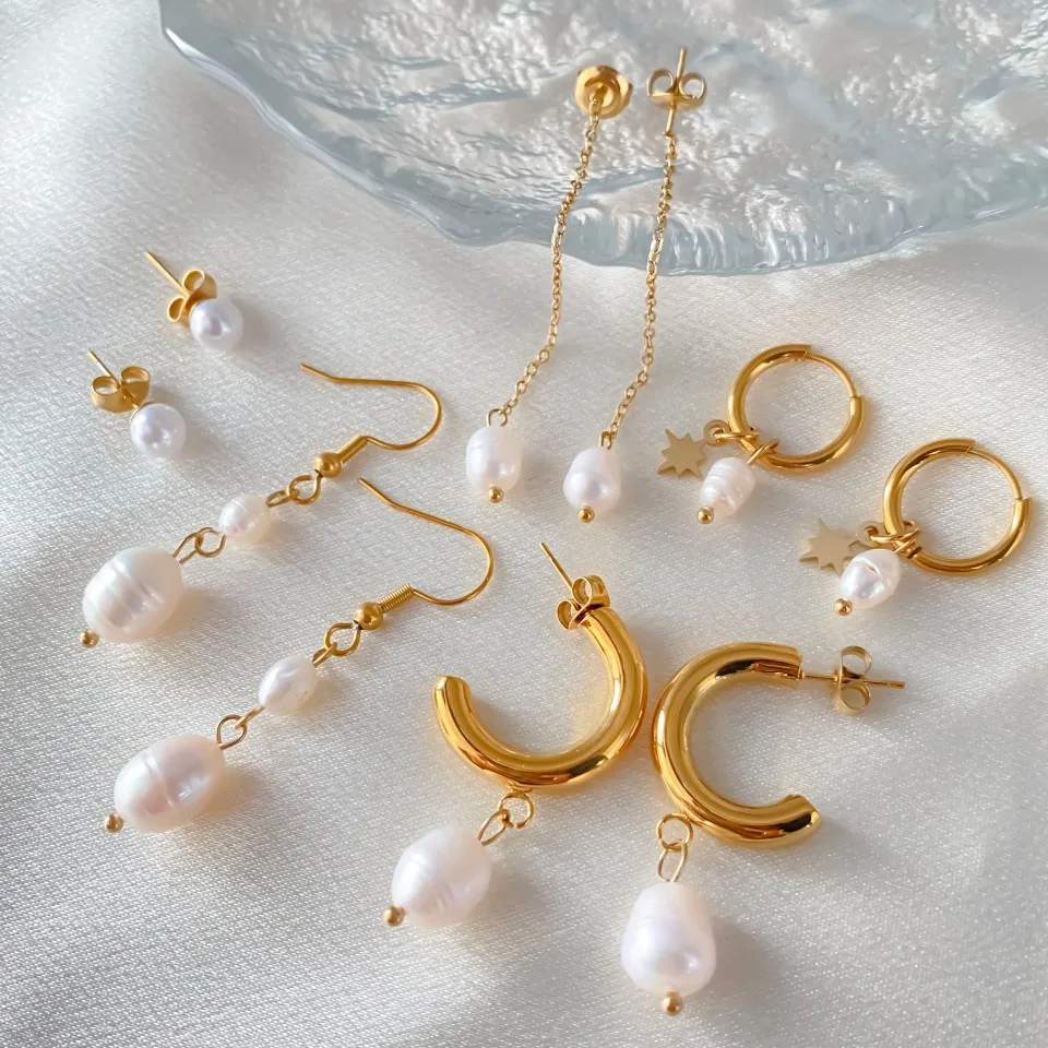 Luxury Pearl Hoop Earrings Minimalist 18K Gold Plated Pearl Charms Earrings for Girls Trendy Anniversary Birthday Jewelry Gift