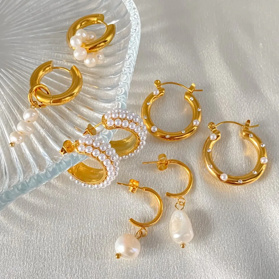Luxury Pearl Hoop Earrings Minimalist 18K Gold Plated Pearl Charms Earrings for Girls Trendy Anniversary Birthday Jewelry Gift