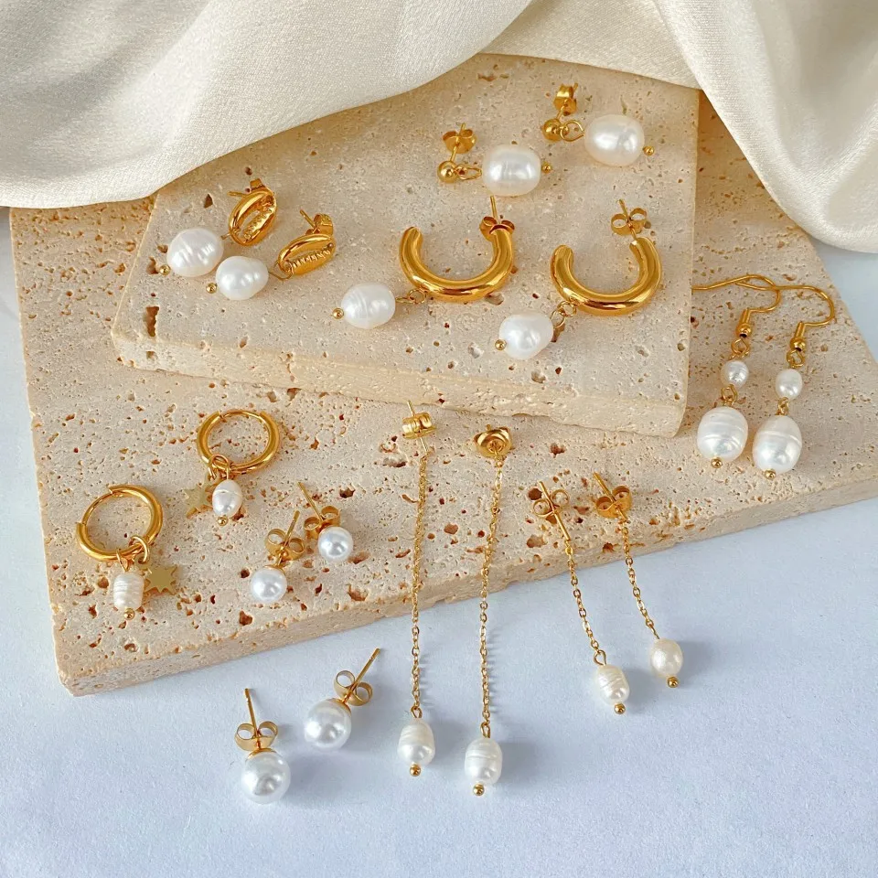 Luxury Pearl Hoop Earrings Minimalist 18K Gold Plated Pearl Charms Earrings for Girls Trendy Anniversary Birthday Jewelry Gift