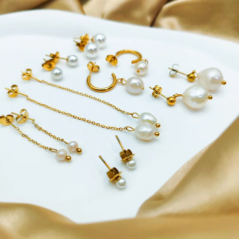 Luxury Pearl Hoop Earrings Minimalist 18K Gold Plated Pearl Charms Earrings for Girls Trendy Anniversary Birthday Jewelry Gift