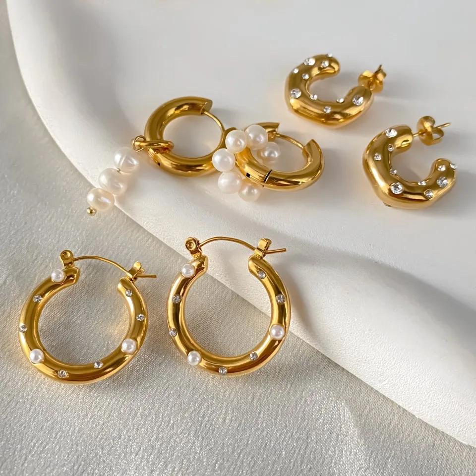 Luxury Pearl Hoop Earrings Minimalist 18K Gold Plated Pearl Charms Earrings for Girls Trendy Anniversary Birthday Jewelry Gift