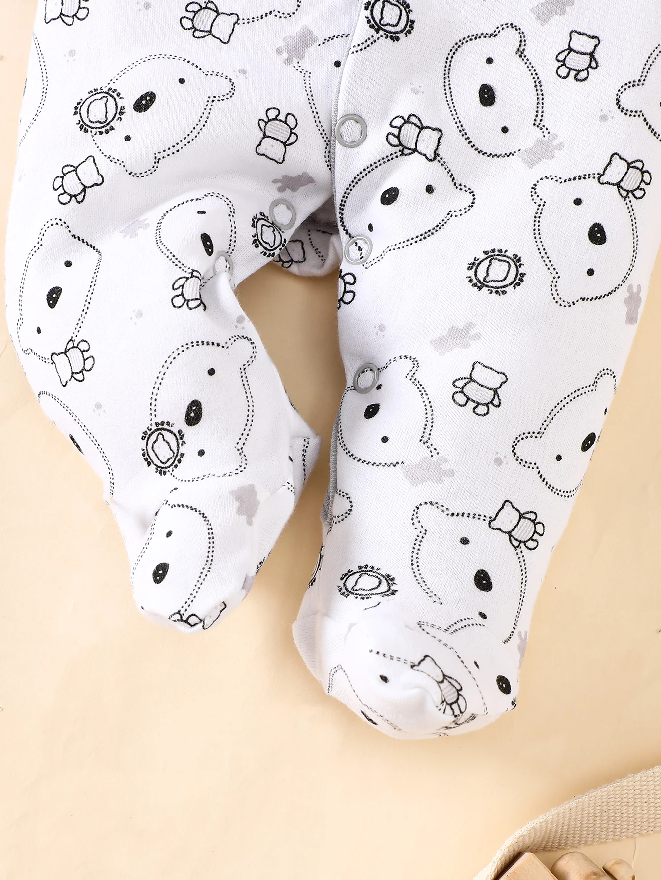 his 8-piece unisex newborn layette set fits boys and girls aged 0-9 months, with lovely grey bear prints.