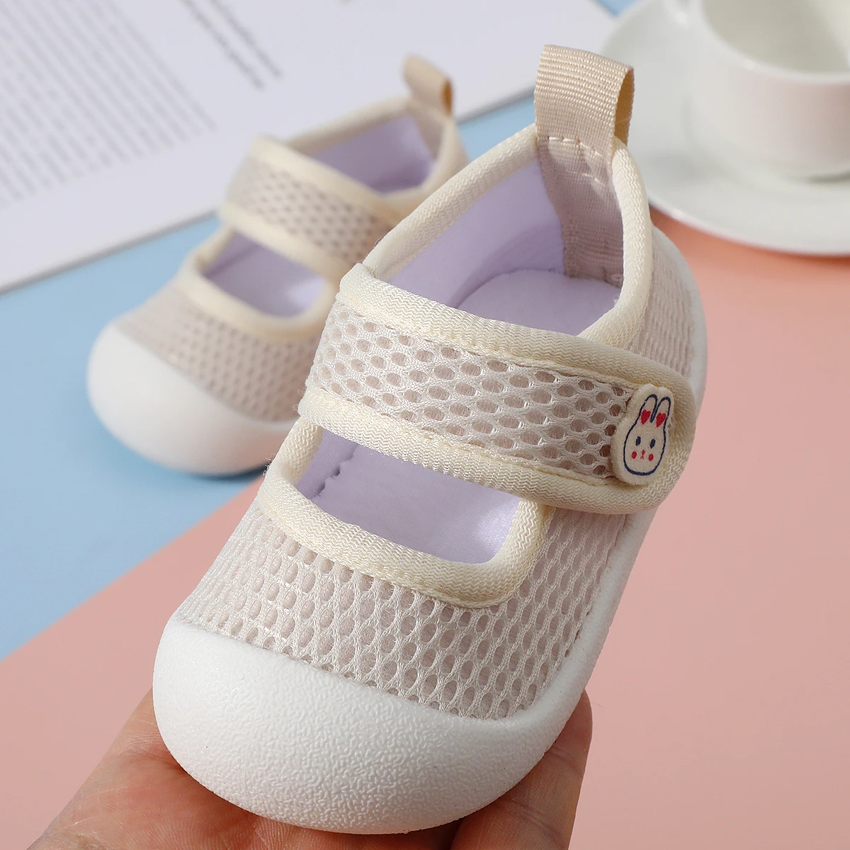 Baby Learning Walking Shoes, PU Non-Slip Soles, Soft Flat Shoes for Infants, Suitable for Indoor Parties and Gatherings.