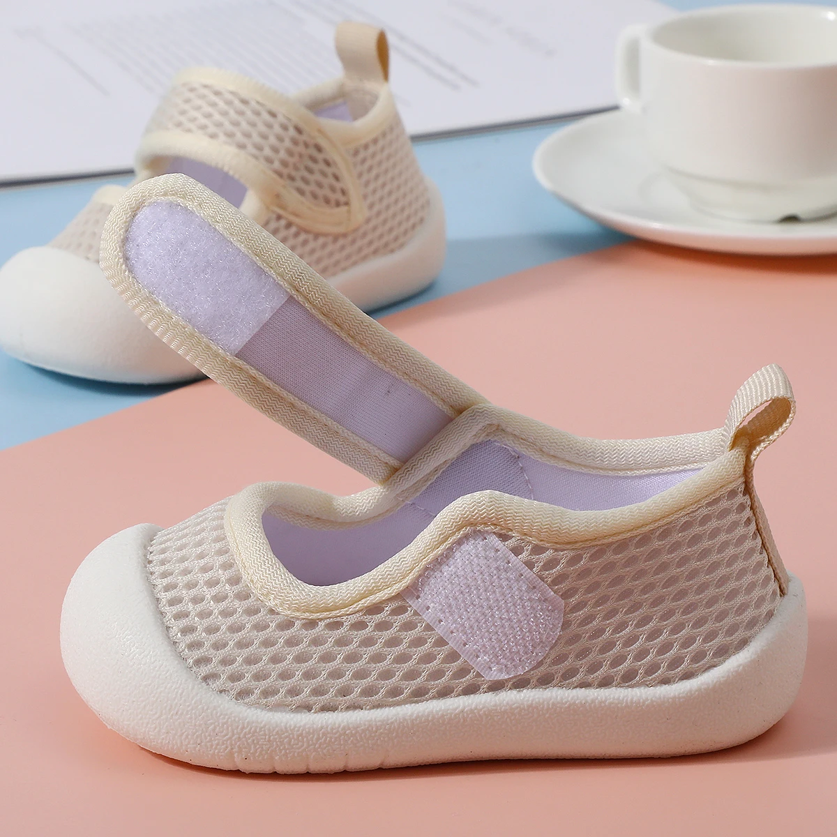 Baby Learning Walking Shoes, PU Non-Slip Soles, Soft Flat Shoes for Infants, Suitable for Indoor Parties and Gatherings.