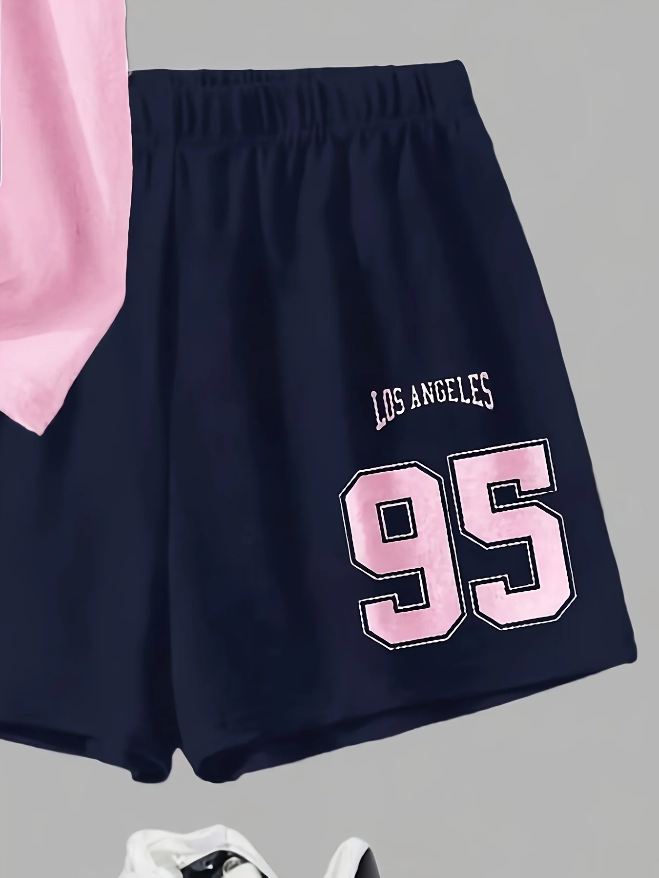 Girls' Simple Digital Print Set: Short-Sleeved T-Shirt and Shorts 2-Piece Set with Contrasting Striped Sleeves, Fashionable Pink, Blue, and Black Pants, Suitable for Youthful Sports, for Children Aged 8-12