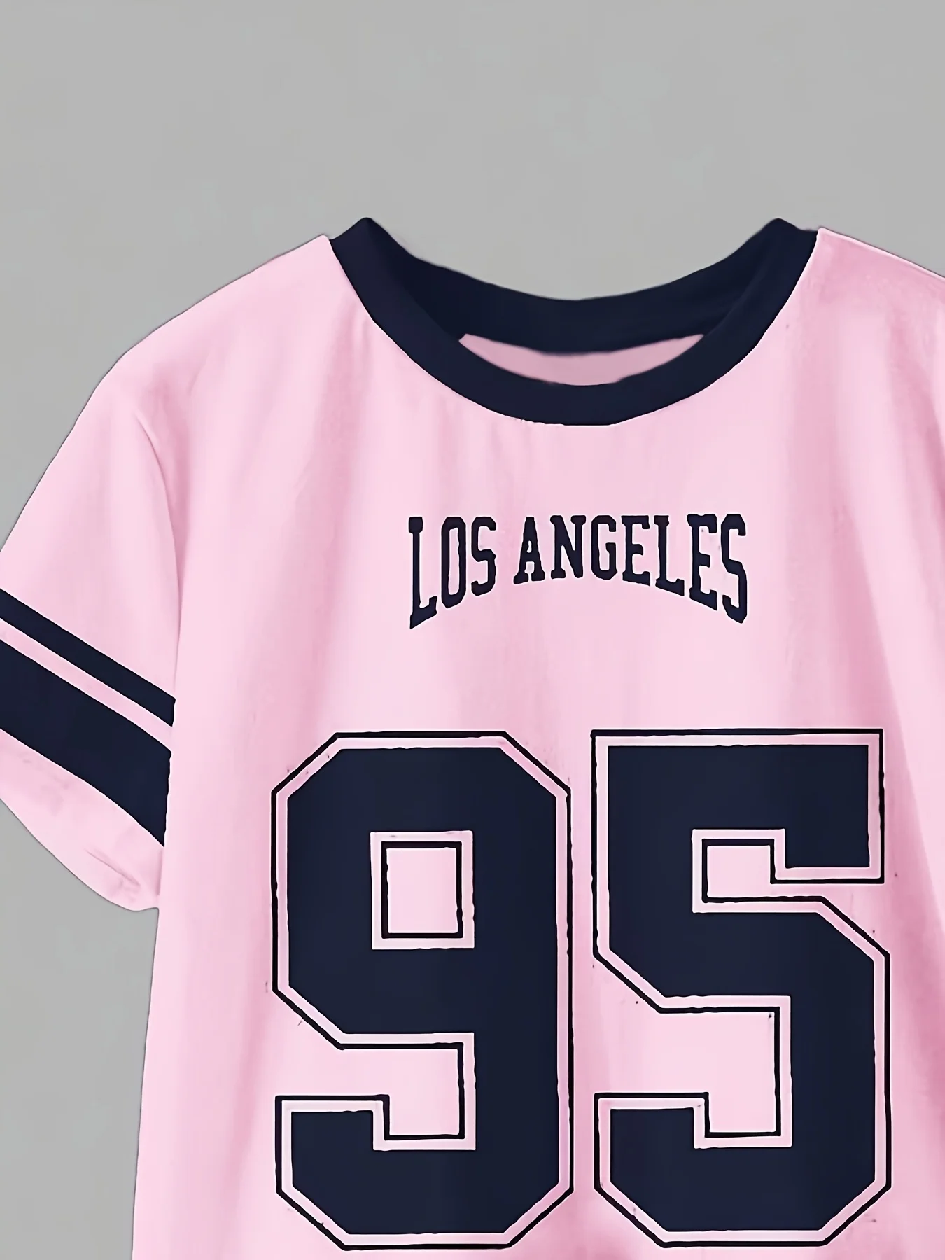 Girls' Simple Digital Print Set: Short-Sleeved T-Shirt and Shorts 2-Piece Set with Contrasting Striped Sleeves, Fashionable Pink, Blue, and Black Pants, Suitable for Youthful Sports, for Children Aged 8-12