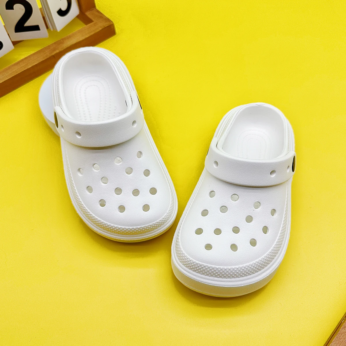 New Style Boys' and Girls' Slippers, Barefoot Shoes, Clogs, Soft-Soled Non-Slip Closed-Toe Sandals 2310