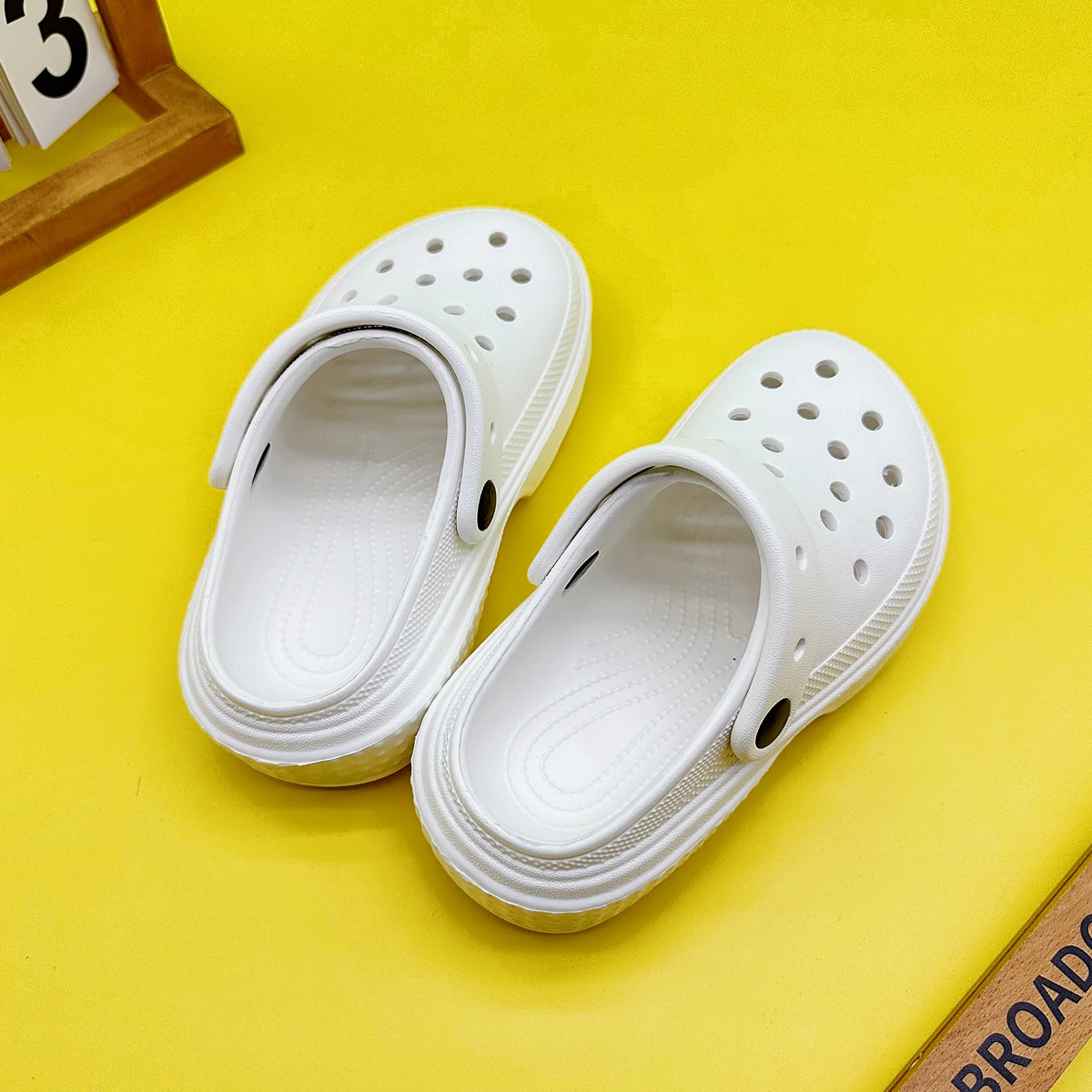 New Style Boys' and Girls' Slippers, Barefoot Shoes, Clogs, Soft-Soled Non-Slip Closed-Toe Sandals 2310
