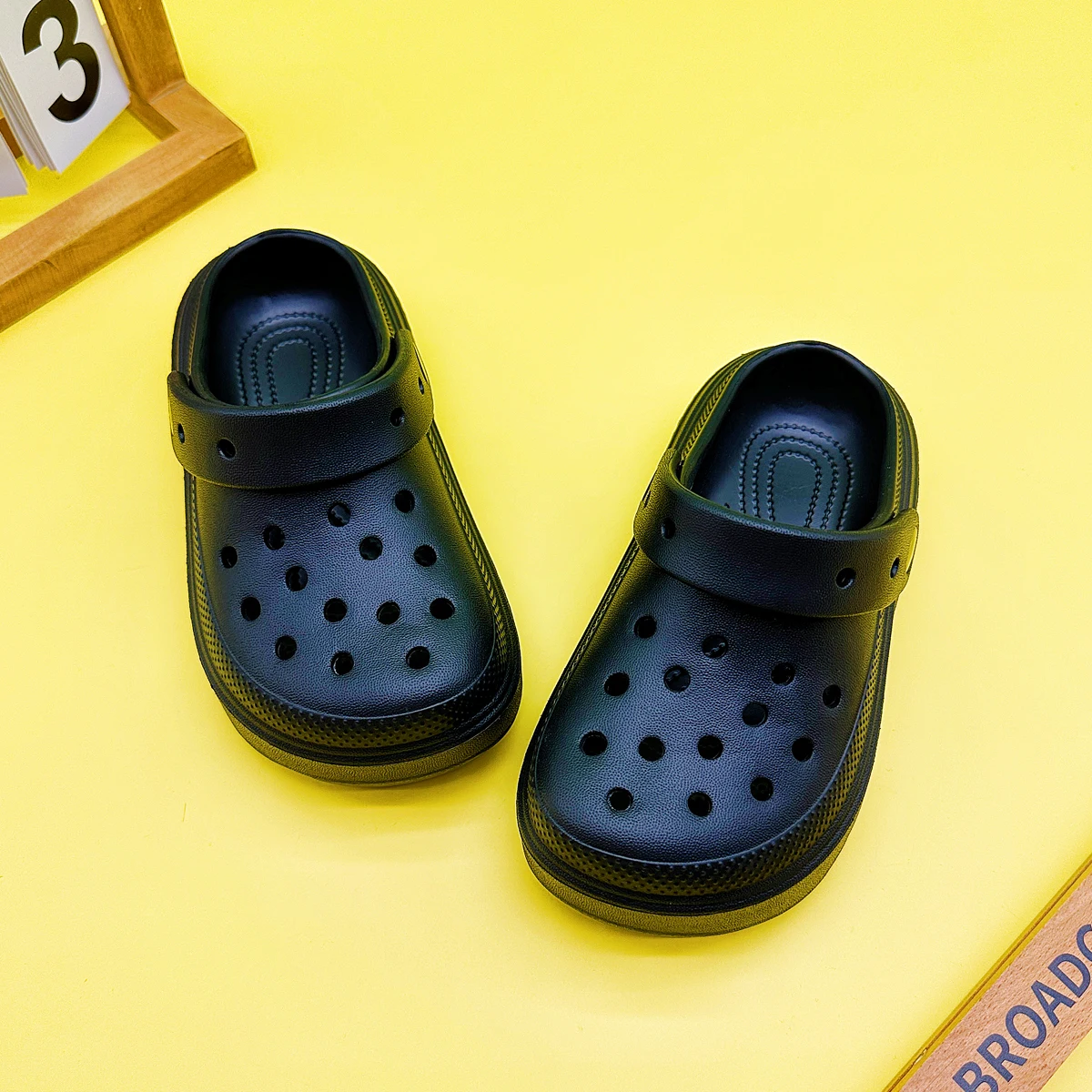 New Style Boys' and Girls' Slippers, Barefoot Shoes, Clogs, Soft-Soled Non-Slip Closed-Toe Sandals 2310