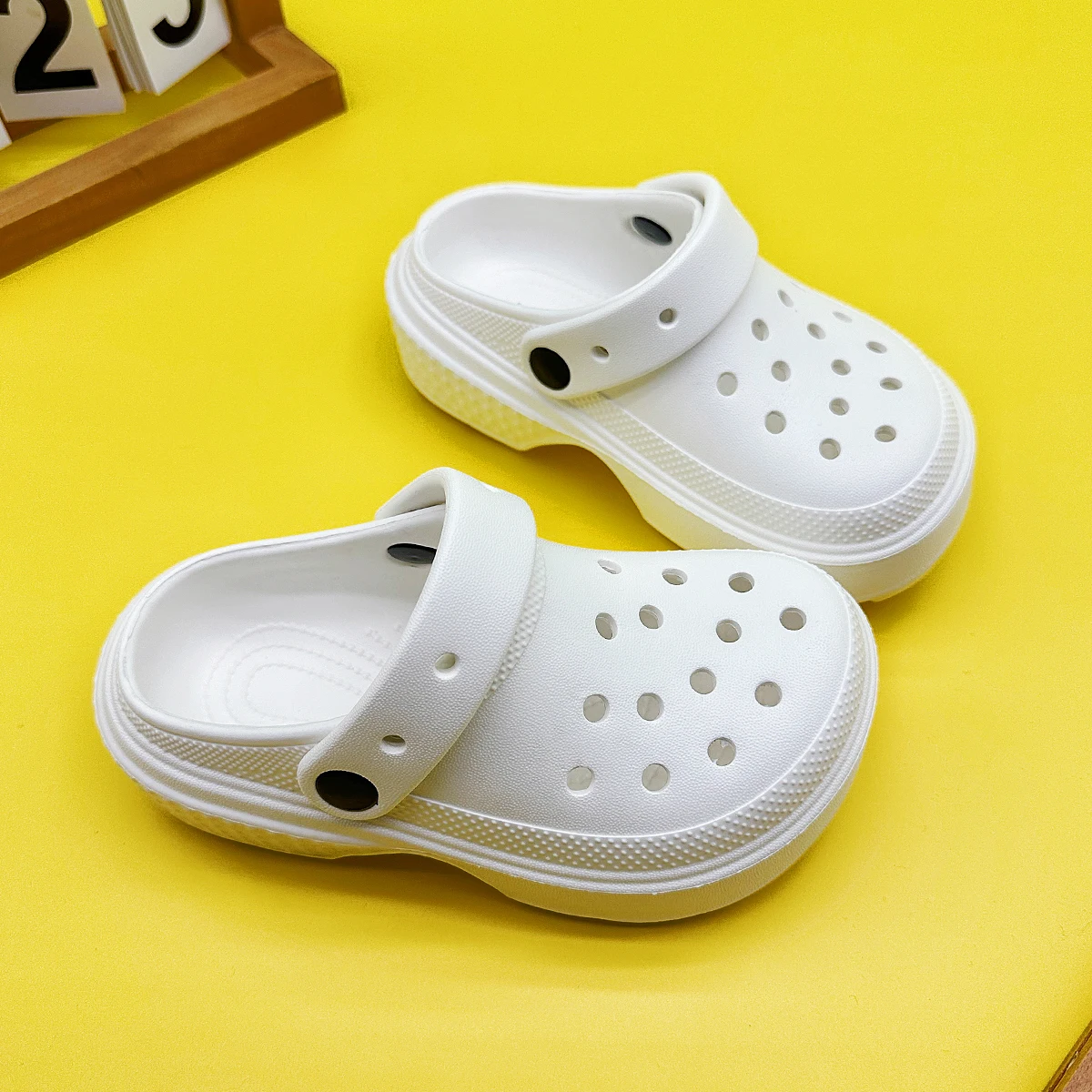 New Style Boys' and Girls' Slippers, Barefoot Shoes, Clogs, Soft-Soled Non-Slip Closed-Toe Sandals 2310