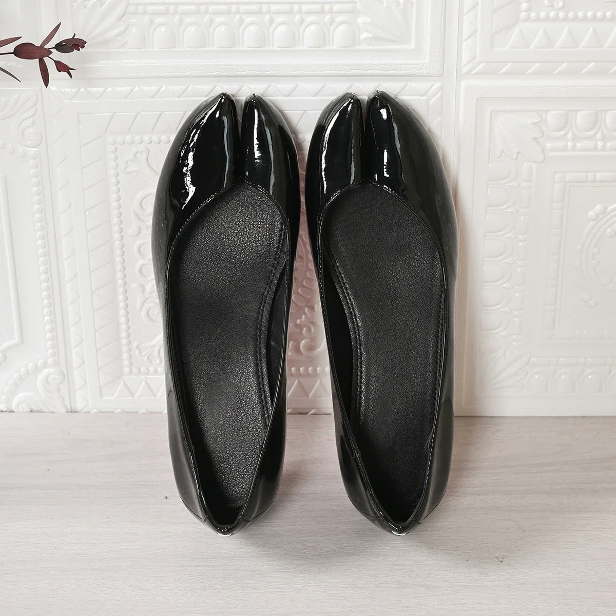 Wine Red Patent Women Loafers Designer Tabi Ninja Ballet Flats Split Toe Mary Jean Shoes 2026 Simmer Ins Street Woman Pumps