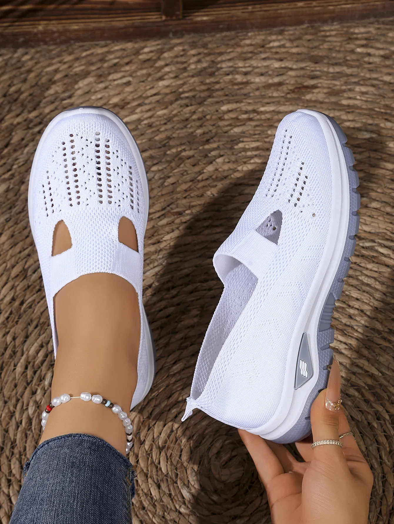 Women's Casual Sports Shoes with Breathable Mesh, Fashionable and Versatile, Soft Soles, Comfortable and Casual 2026 New