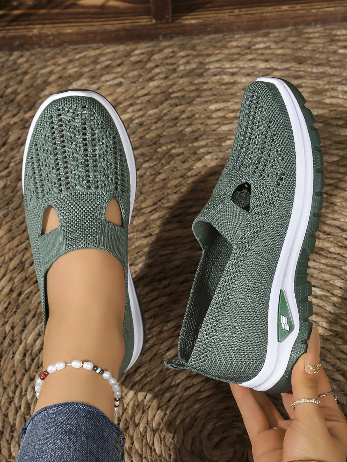 Women's Casual Sports Shoes with Breathable Mesh, Fashionable and Versatile, Soft Soles, Comfortable and Casual 2026 New