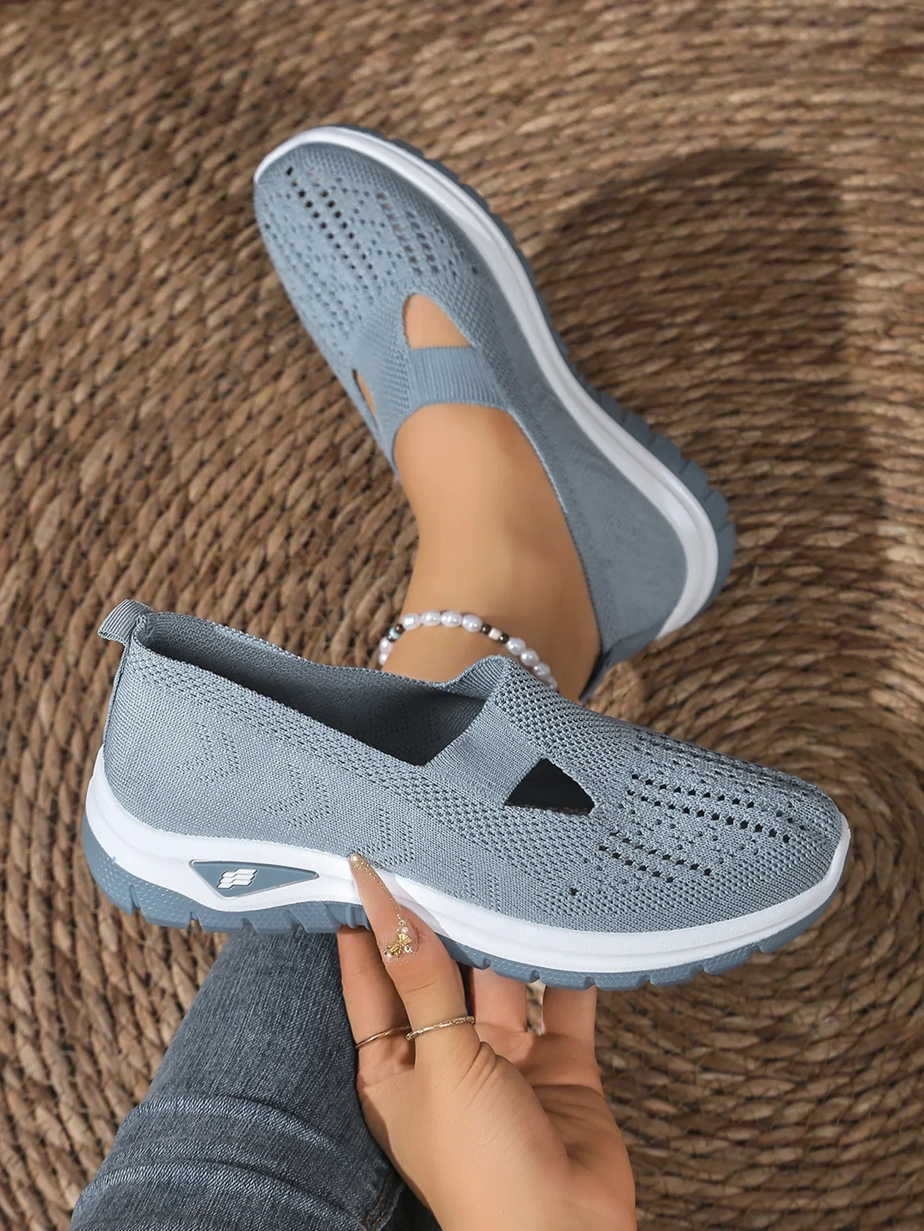Women's Casual Sports Shoes with Breathable Mesh, Fashionable and Versatile, Soft Soles, Comfortable and Casual 2026 New