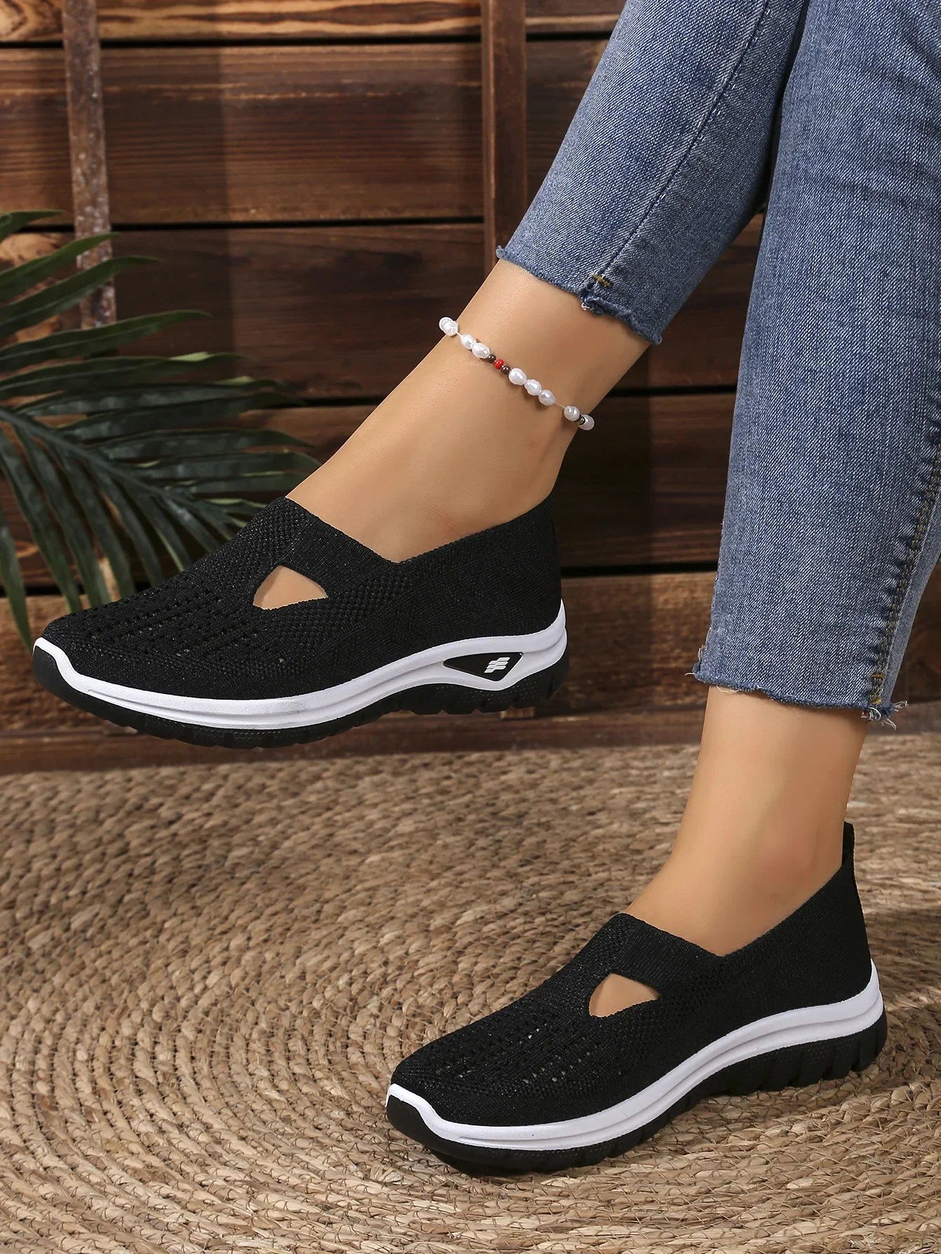 Women's Casual Sports Shoes with Breathable Mesh, Fashionable and Versatile, Soft Soles, Comfortable and Casual 2026 New