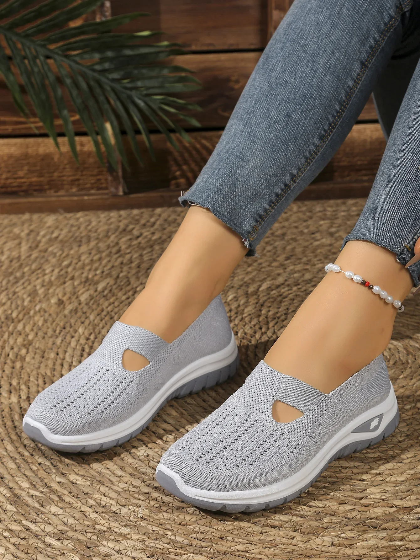 Women's Casual Sports Shoes with Breathable Mesh, Fashionable and Versatile, Soft Soles, Comfortable and Casual 2026 New