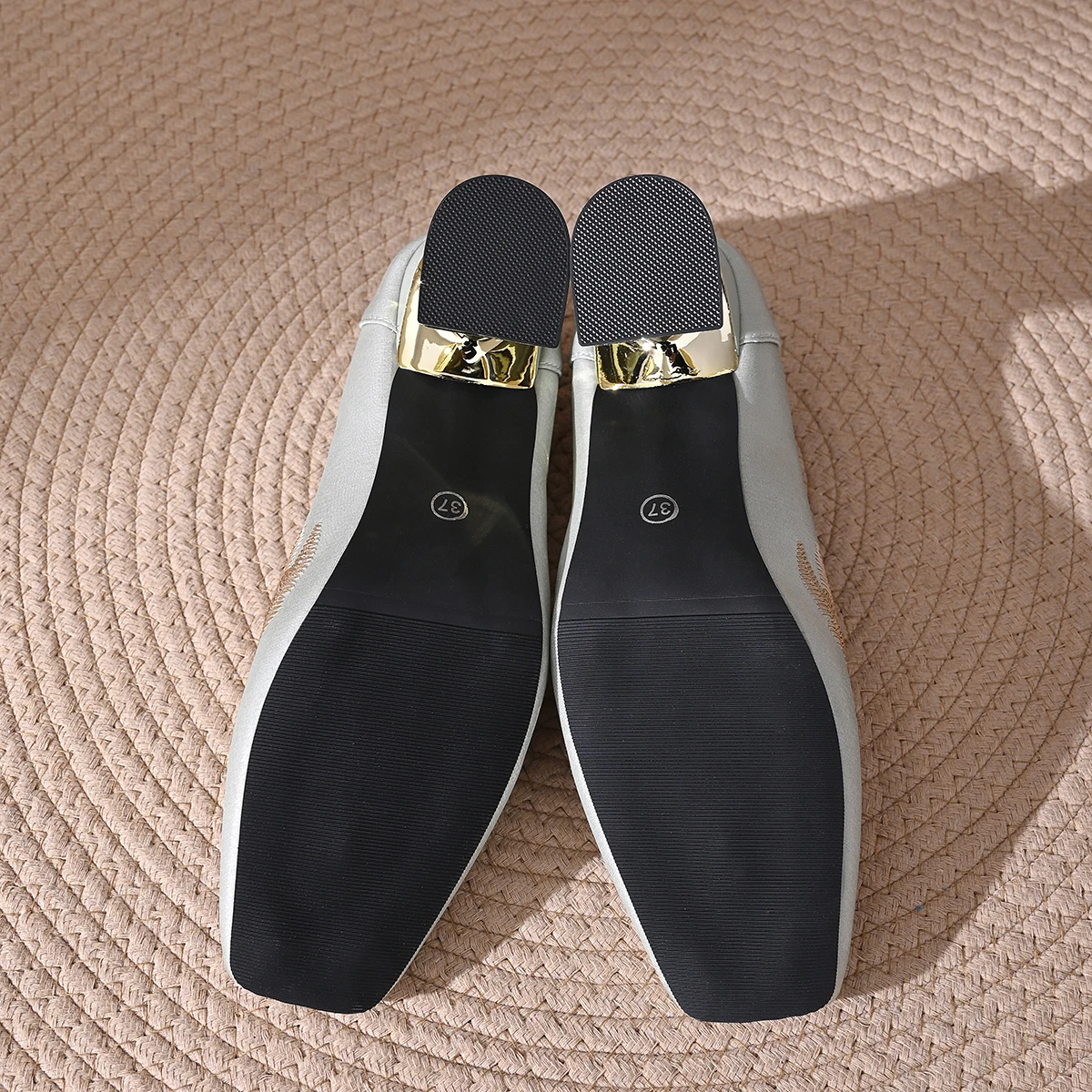 Elegant Embroidery Pattern Pumps Women Spring Autumn Comfort Thick Heel Square Toe Loafers for Woman Metal Detor Shoes Female