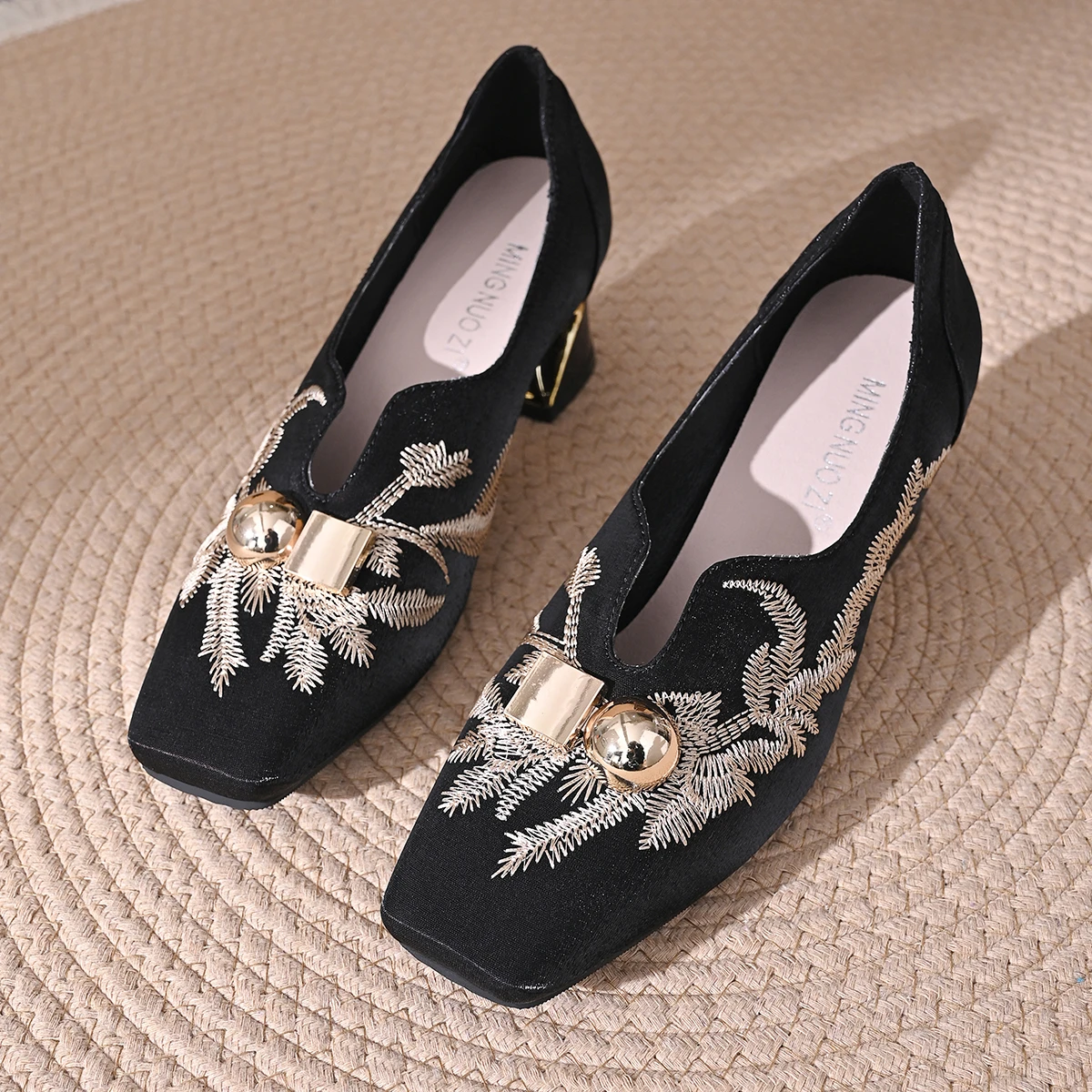 Elegant Embroidery Pattern Pumps Women Spring Autumn Comfort Thick Heel Square Toe Loafers for Woman Metal Detor Shoes Female