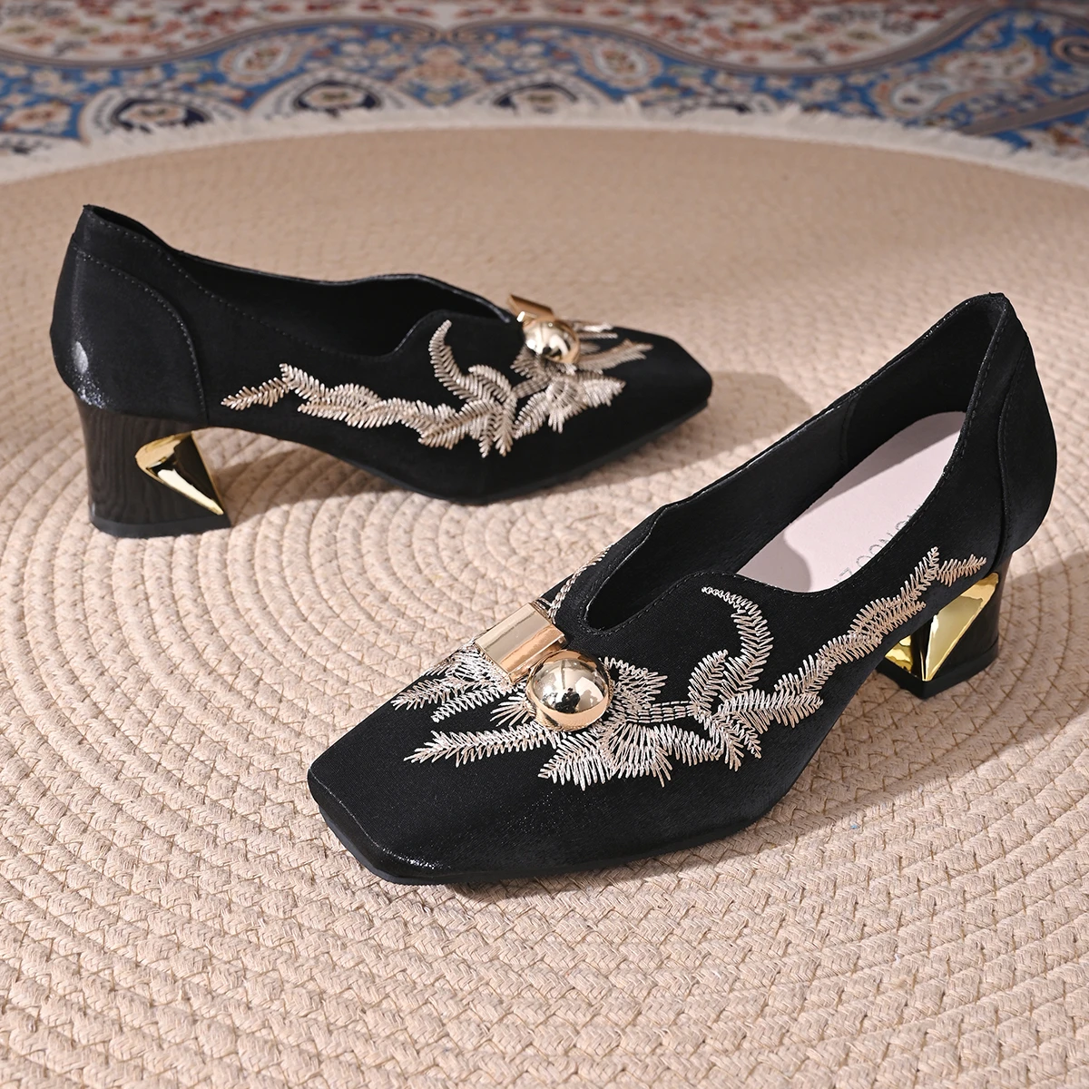 Elegant Embroidery Pattern Pumps Women Spring Autumn Comfort Thick Heel Square Toe Loafers for Woman Metal Detor Shoes Female