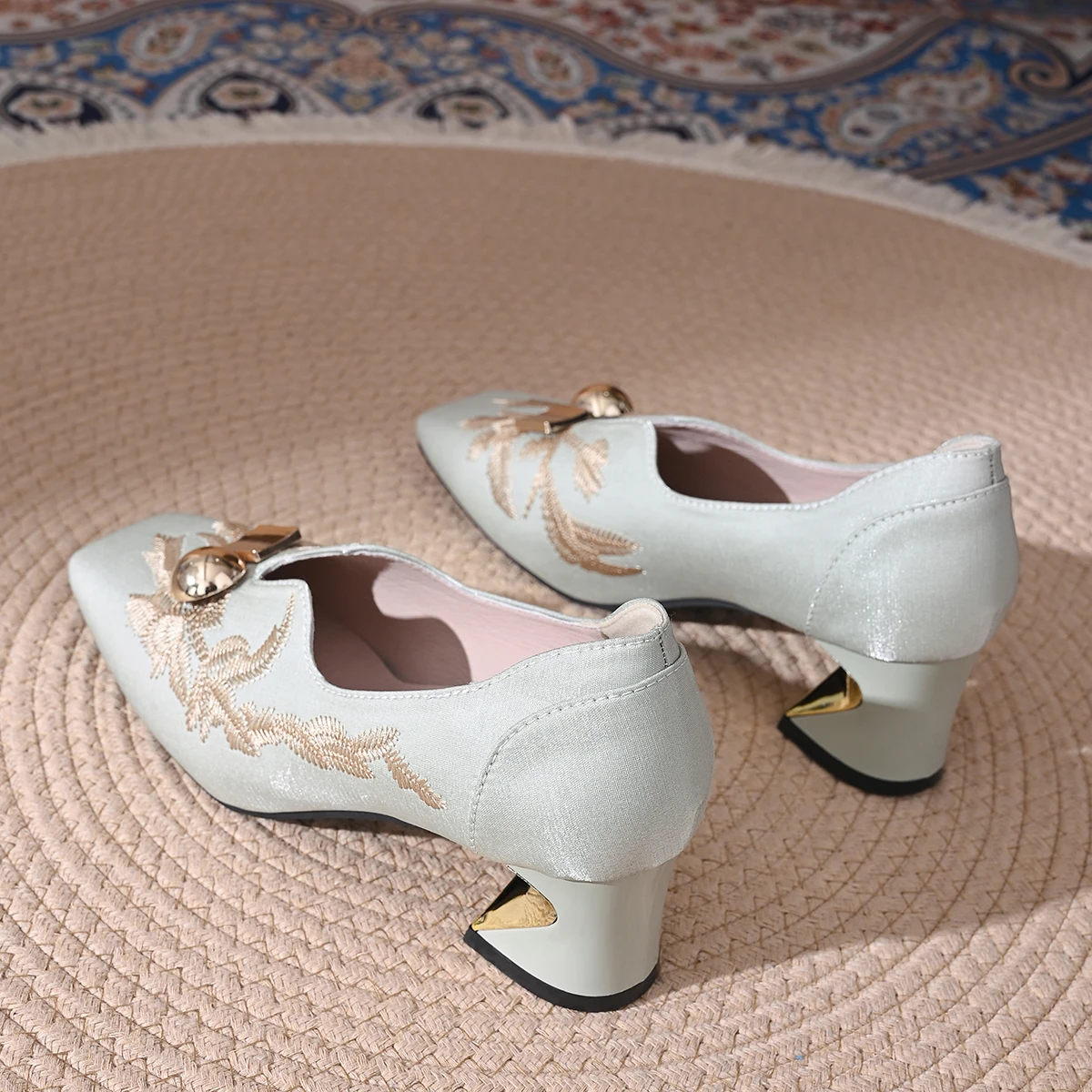 Elegant Embroidery Pattern Pumps Women Spring Autumn Comfort Thick Heel Square Toe Loafers for Woman Metal Detor Shoes Female