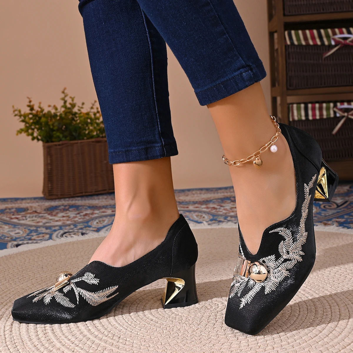Elegant Embroidery Pattern Pumps Women Spring Autumn Comfort Thick Heel Square Toe Loafers for Woman Metal Detor Shoes Female