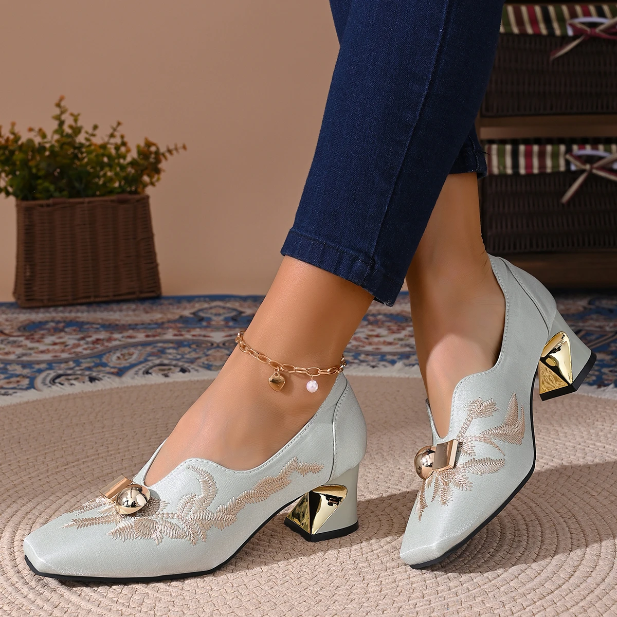Elegant Embroidery Pattern Pumps Women Spring Autumn Comfort Thick Heel Square Toe Loafers for Woman Metal Detor Shoes Female