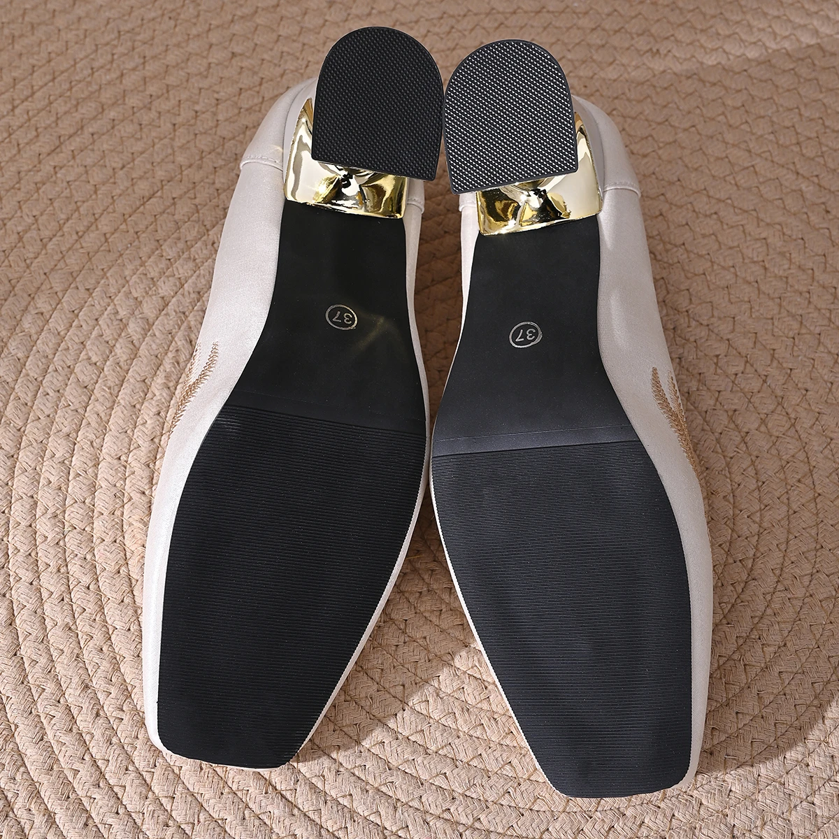 Elegant Embroidery Pattern Pumps Women Spring Autumn Comfort Thick Heel Square Toe Loafers for Woman Metal Detor Shoes Female