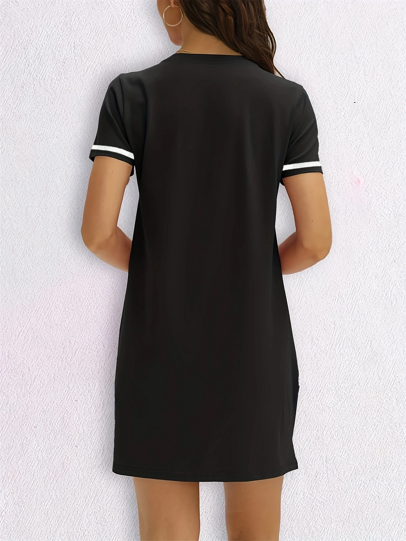 Fashionable Printed American Casual Style Color-Blocked V-Neck Short-Sleeve Long Top, Loose Fit, Casual and Slimming T-Shirt Dress, Suitable for Spring and Summer Commuting and Home Wear, Women's Clothing