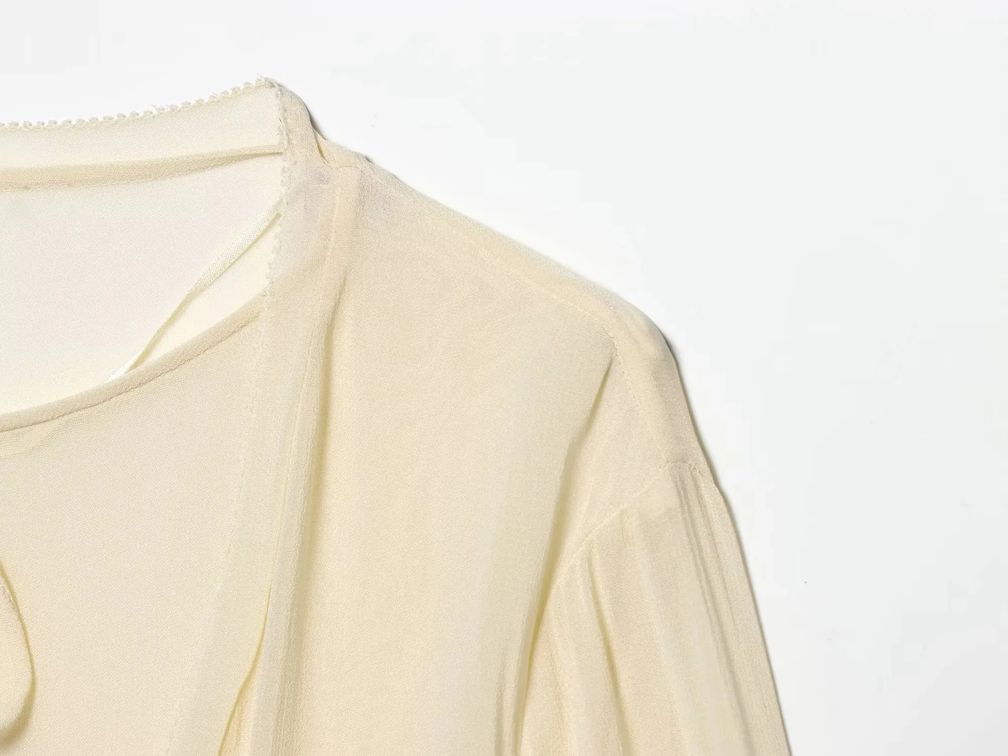 Women Chic Elegant Blouse Woman Casual Layered Fashion Spring Flare Sleeve Pleated Shirt Female O-Neck Shirt